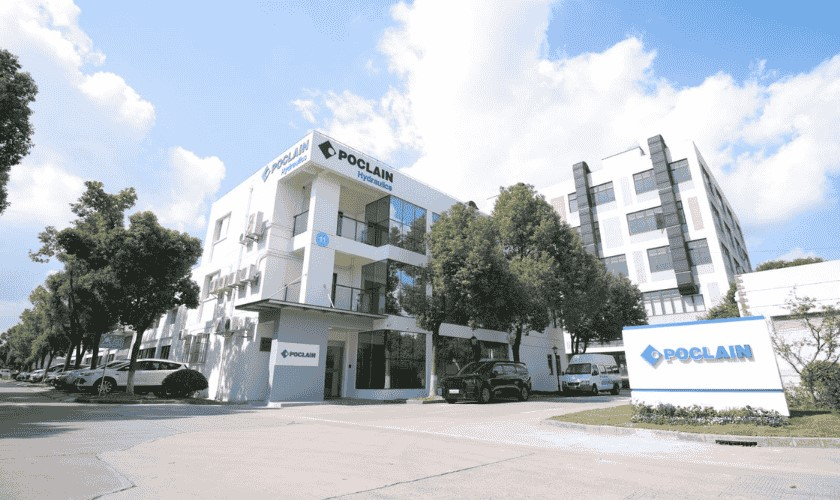 2002 年在中国设立销售公司，2011 年，在上海松江建立波克兰液压工厂